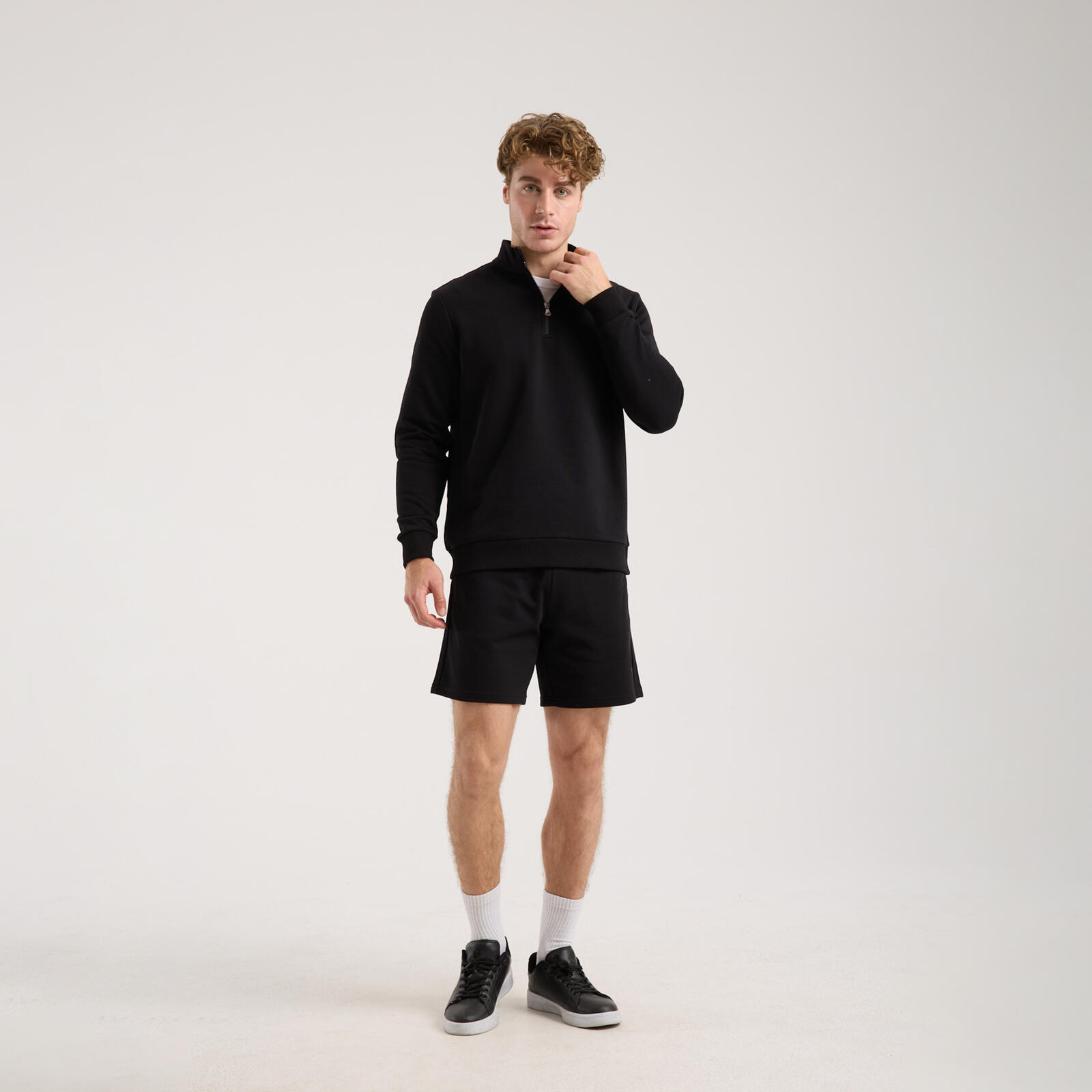 Erkek Siyah Yarım Fermuarlı Sweatshirt