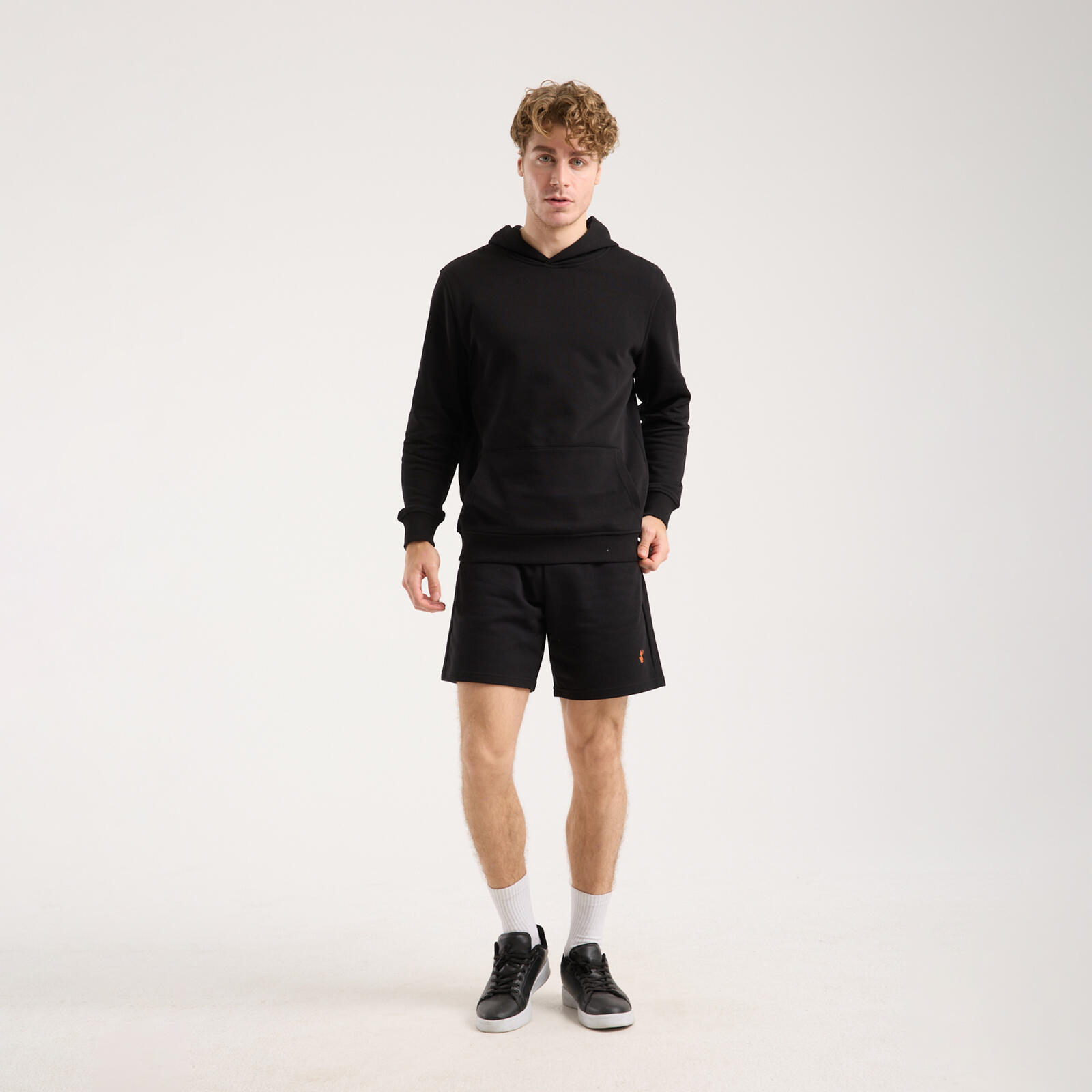 Erkek Siyah Kapüşonlu Sweatshirt