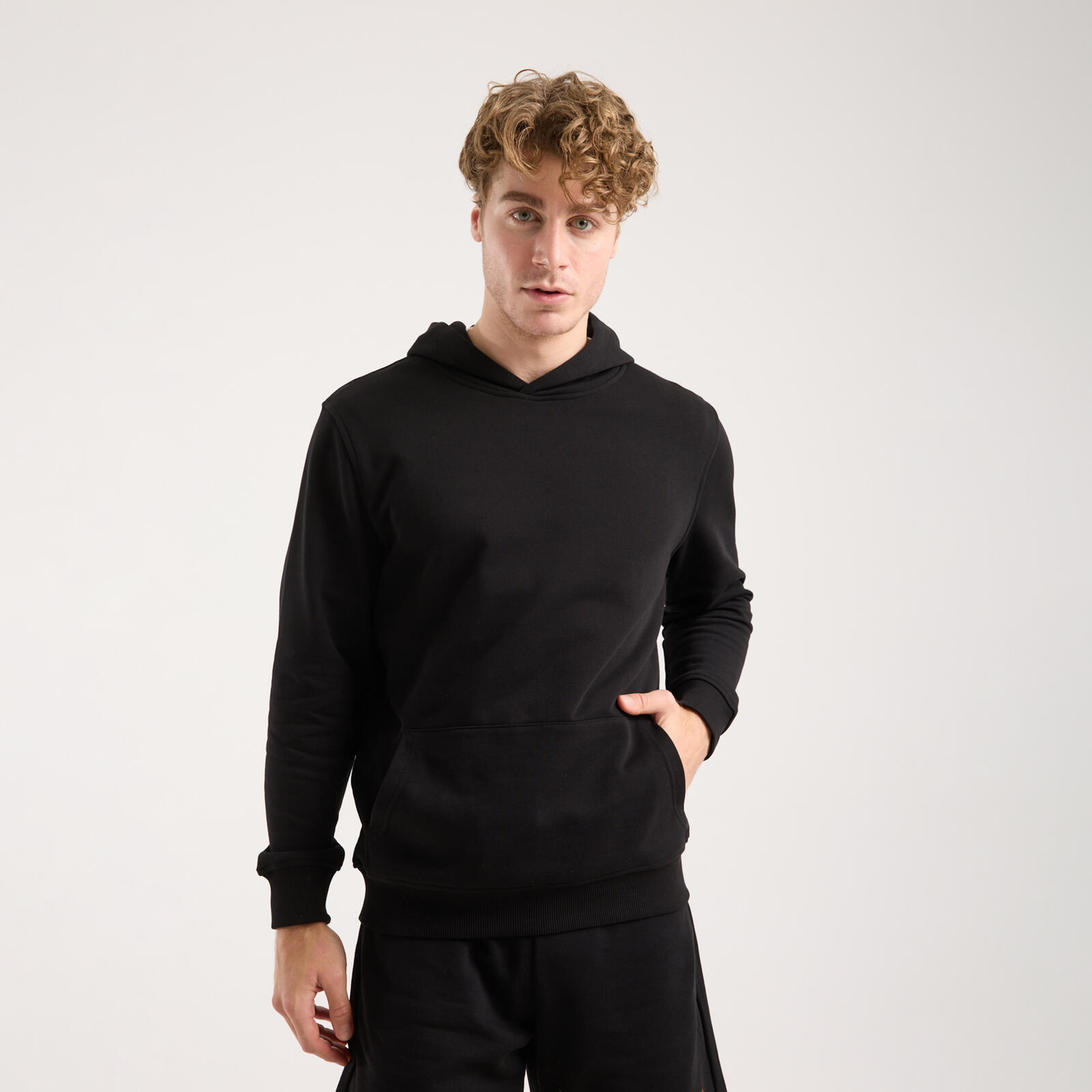 Erkek Siyah Kapüşonlu Sweatshirt