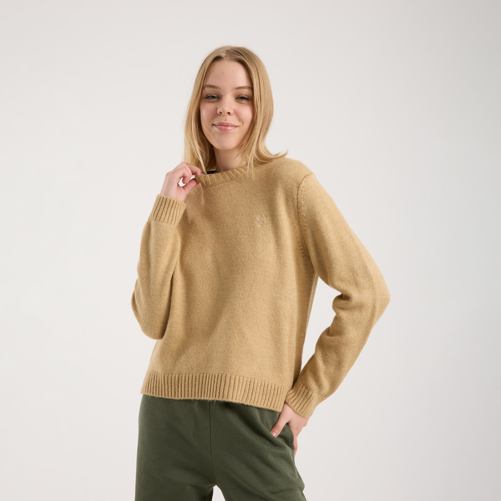 Kadın Açık Bej Basic Fit Kazak